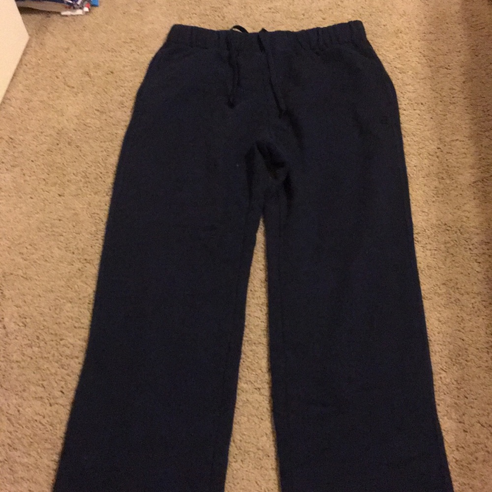 Men’s navy blue fila sweats. Size med